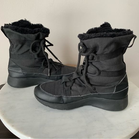 NIKE Venture GS Black White Girls Winter Boots size 2Y - Picture 8 of 13